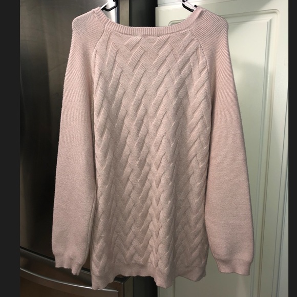 BEAUTIFUL LIGHT PINK CYRUS SWEATER😍❤️ - Picture 3 of 4